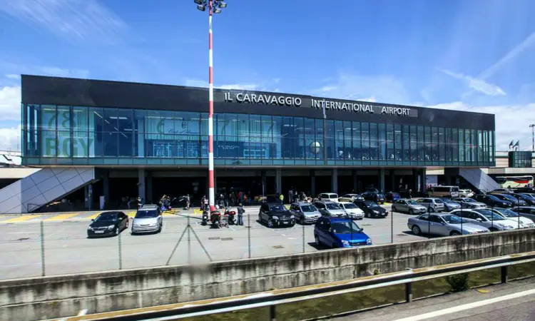 مطار إل كارافاجيو الدولي