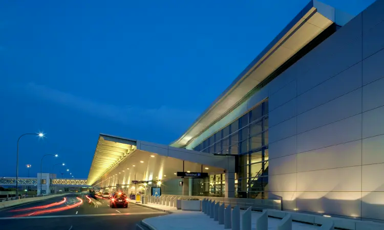 נמל התעופה הבינלאומי בילינגס לוגן