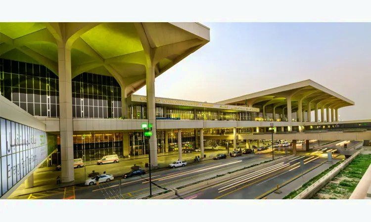 مطار الملك فهد الدولي
