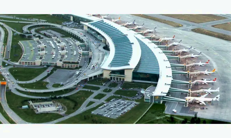 مطار إيسينبوجا الدولي