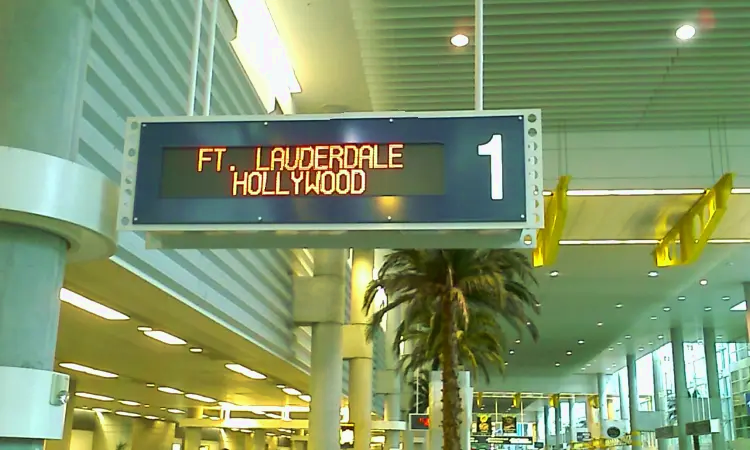 สนามบินนานาชาติฟอร์ตลอเดอร์เดล-ฮอลลีวูด