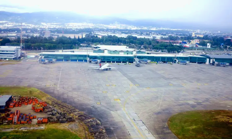 Міжнародний аеропорт Ла Аврора