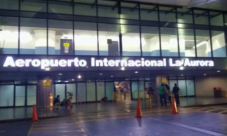 Aéroport international La Aurora