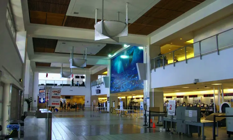 안토니오 B. 원 팻 국제공항