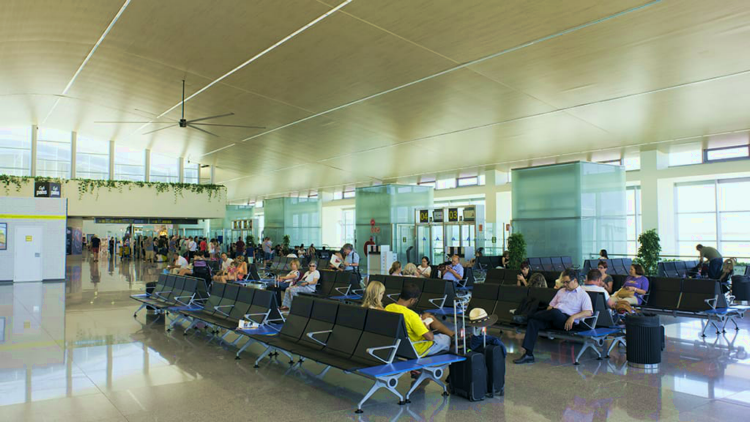 مطار مينوركا