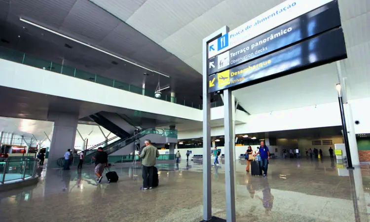 مطار إدواردو جوميز الدولي