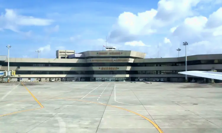 Міжнародний аеропорт Ніной Акіно