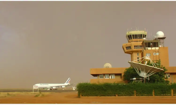 Международный аэропорт Диори Хамани