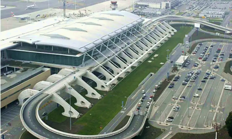 Аэропорт Франсиско де Са Карнейру