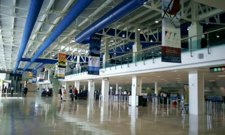 ליק. נמל התעופה הבינלאומי גוסטבו דיאז אורדז