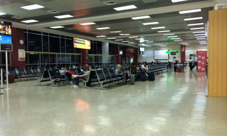 مطار المونسنيور أوسكار أرنولفو روميرو الدولي