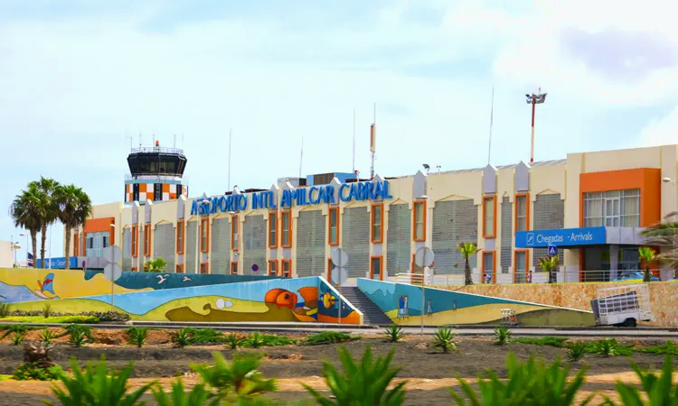 مطار أميلكار كابرال الدولي
