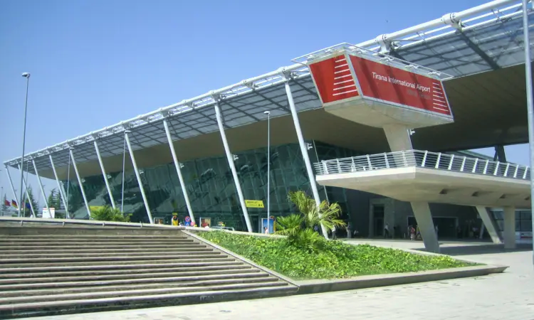 Tirana internationella flygplats