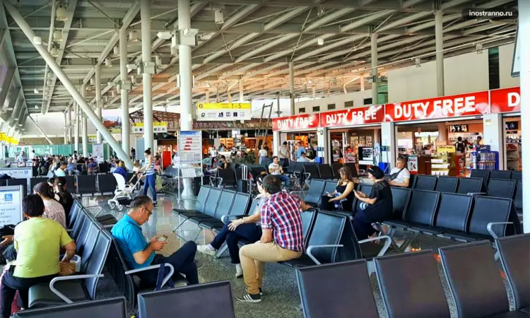 Międzynarodowe lotnisko w Tiranie