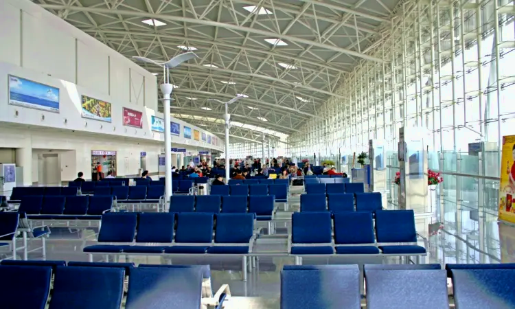 مطار جينان ياوكيانغ الدولي
