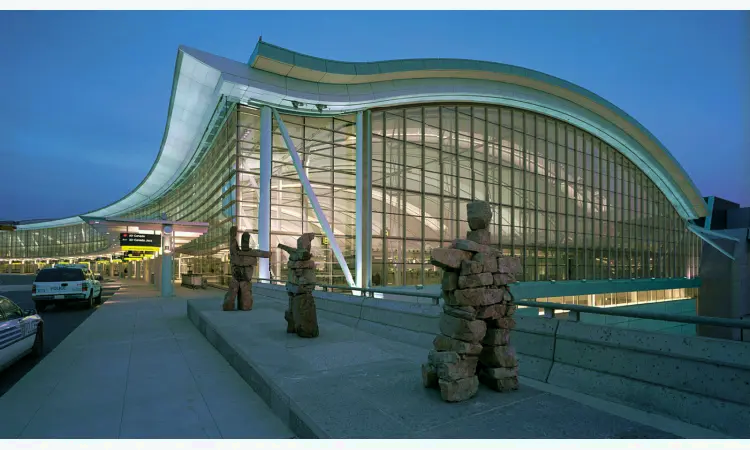 مطار تورونتو بيرسون الدولي